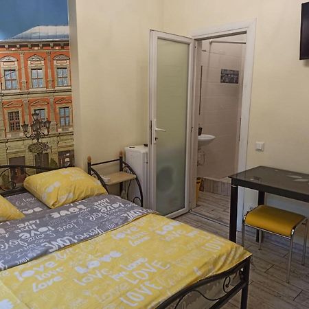 Smart Yellow Apartment-15 Хв Від Жд Вокзалу Lviv Exteriör bild