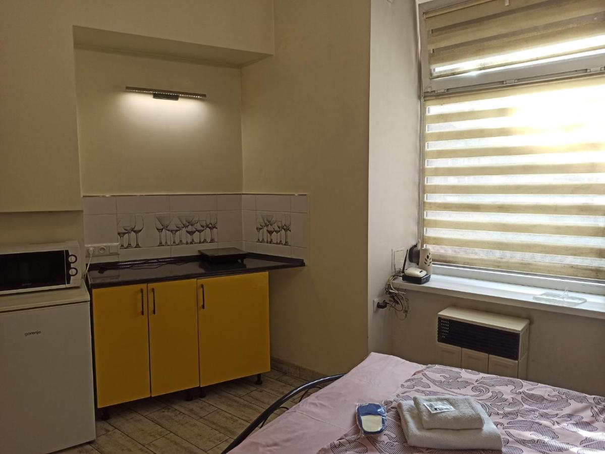 Smart Yellow Apartment-15 Хв Від Жд Вокзалу Lviv Exteriör bild