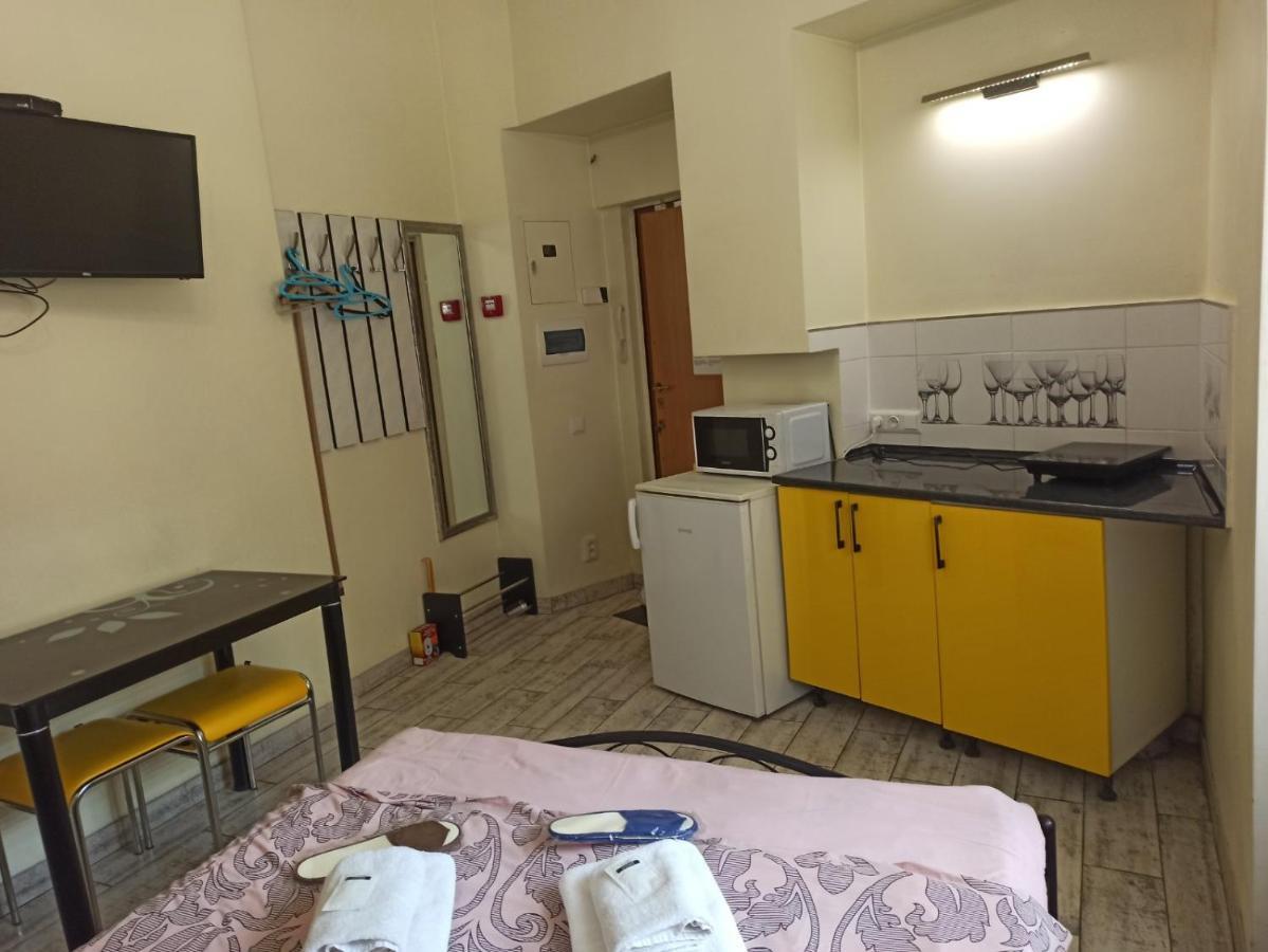 Smart Yellow Apartment-15 Хв Від Жд Вокзалу Lviv Exteriör bild