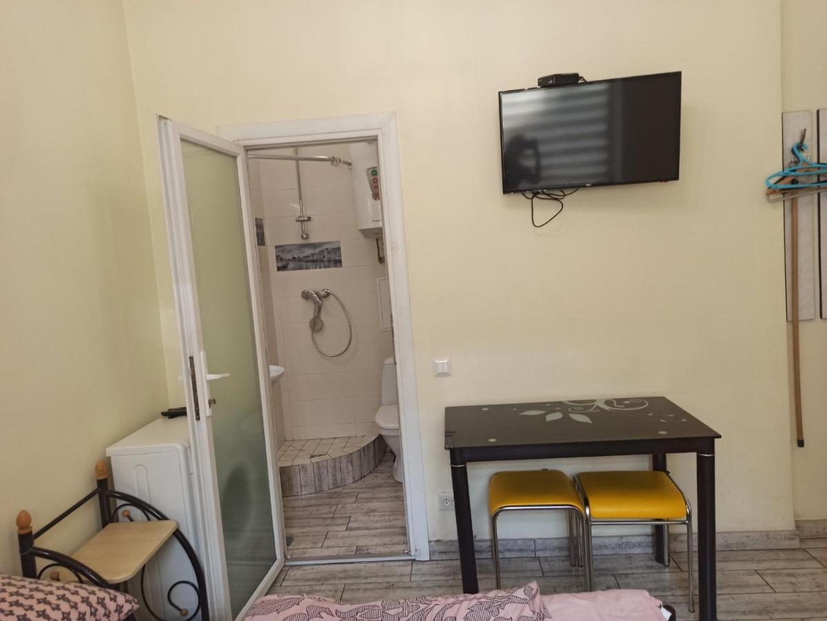 Smart Yellow Apartment-15 Хв Від Жд Вокзалу Lviv Exteriör bild