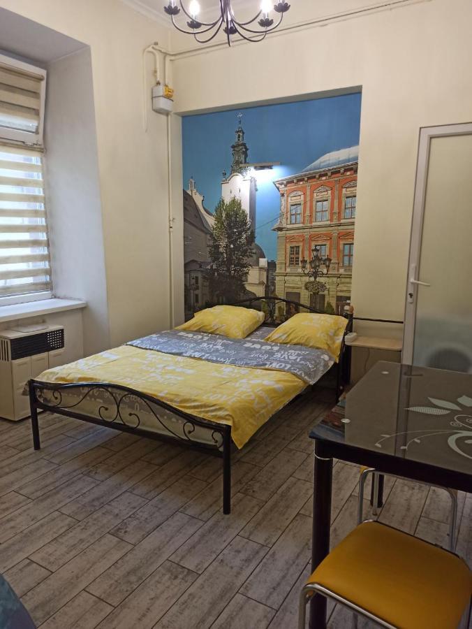 Smart Yellow Apartment-15 Хв Від Жд Вокзалу Lviv Exteriör bild
