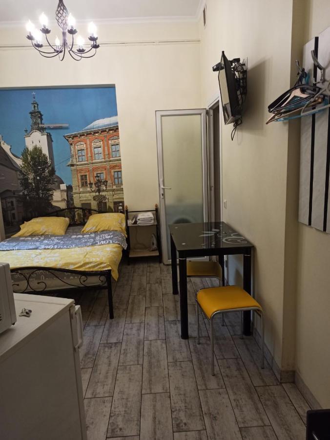 Smart Yellow Apartment-15 Хв Від Жд Вокзалу Lviv Exteriör bild
